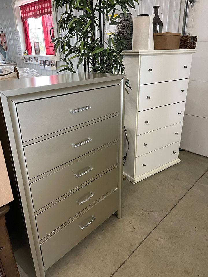 Online Only Model Home Furnishings Louisville, OH KIKO Auctions and Auctioneers