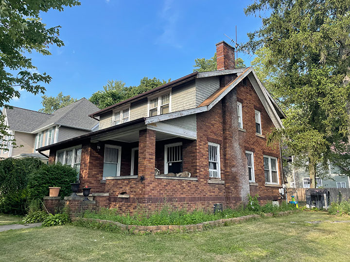 Kiko Realtors, Auctioneers, Advisors ThreeBedroom Brick Home