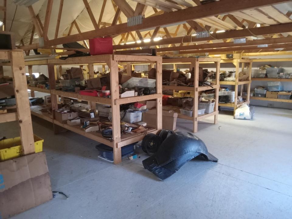 Public Auction Sale '20s'70s NOS Ford And New Replacement Parts